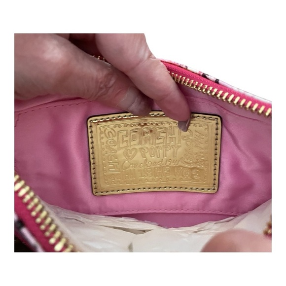 Coach Poppy Graffiti Wristlet NWT
MSRP $178.00 - Picture 5 of 7